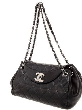 CHANEL Black Quilted Shoulder Bag with Chain-Strap